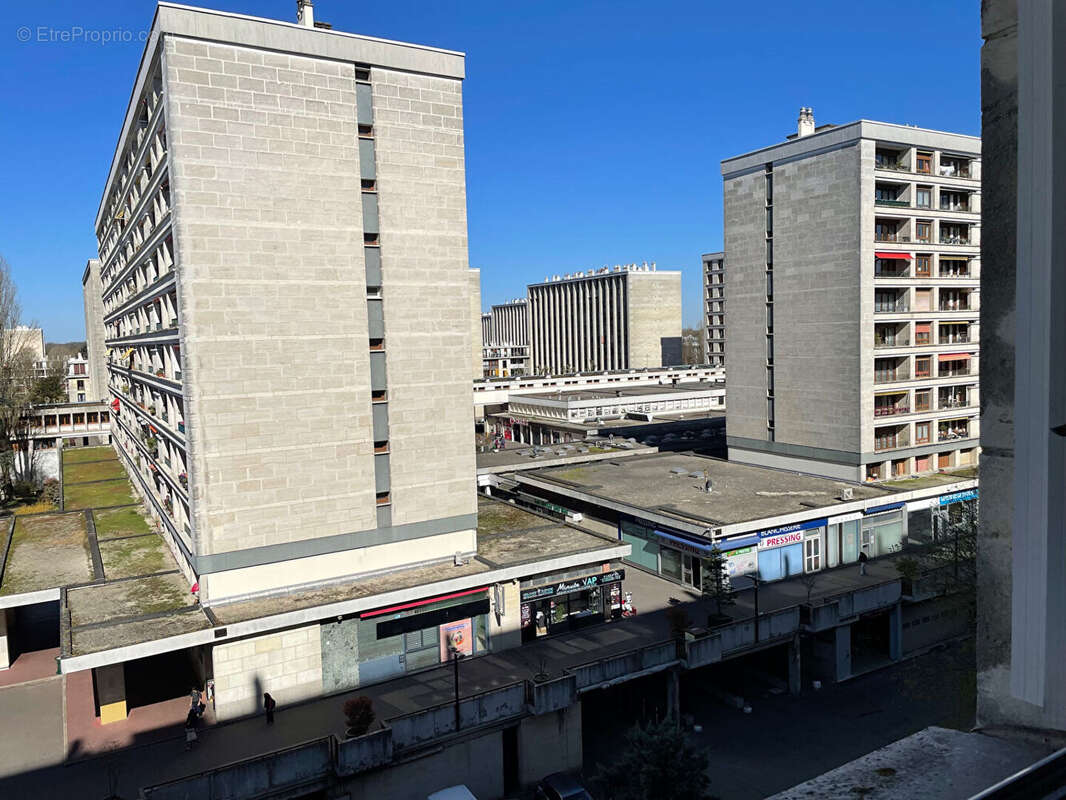 4 pièces en double exposition à Meudon-la-Forêt (92360) , rue de Woluwé Saint Lambert. - photo 12