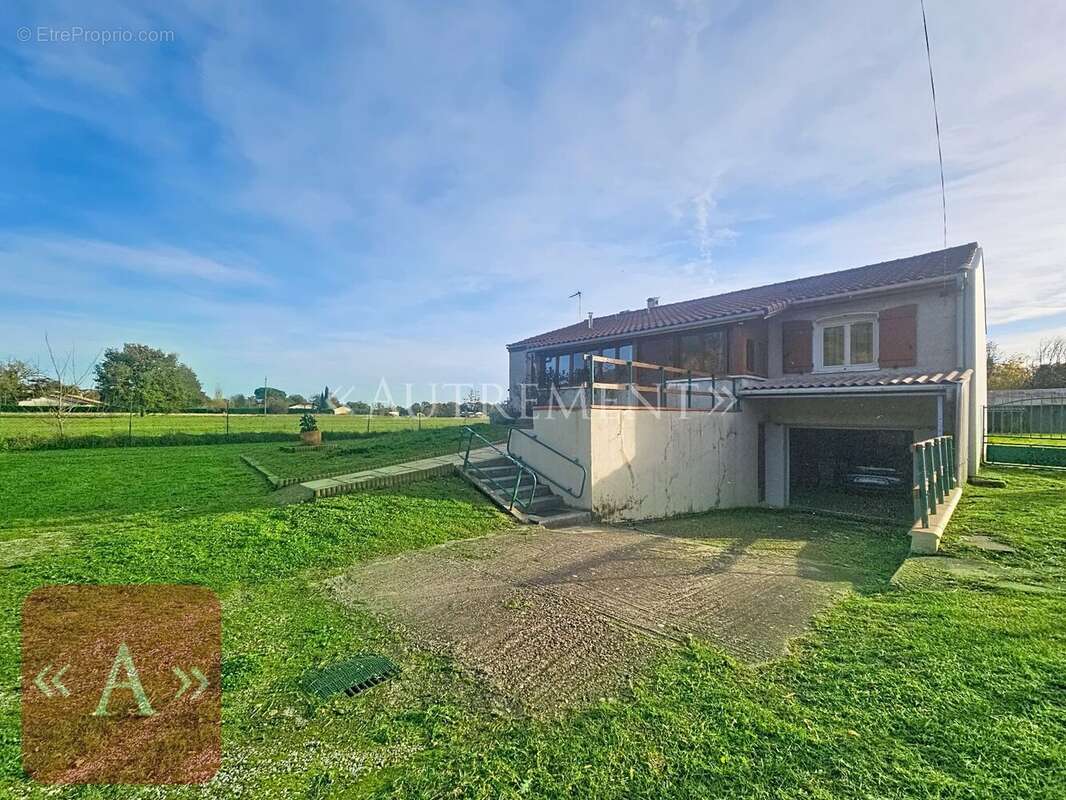 Maison à SAINT-SULPICE
