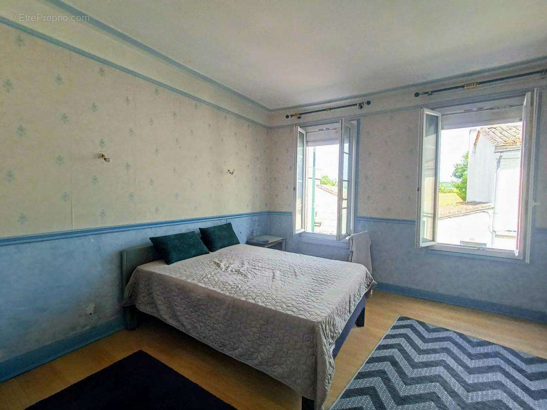 Maison à MAGNAC-SUR-TOUVRE