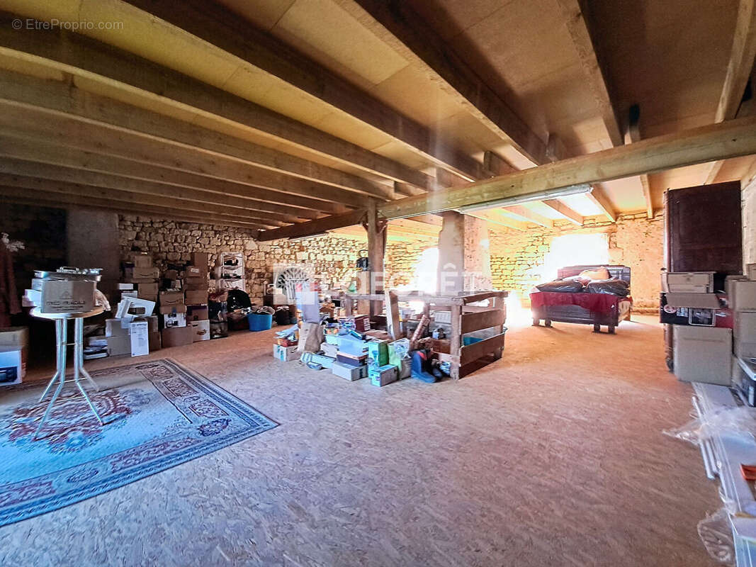 Maison à CHATEL-CHEHERY