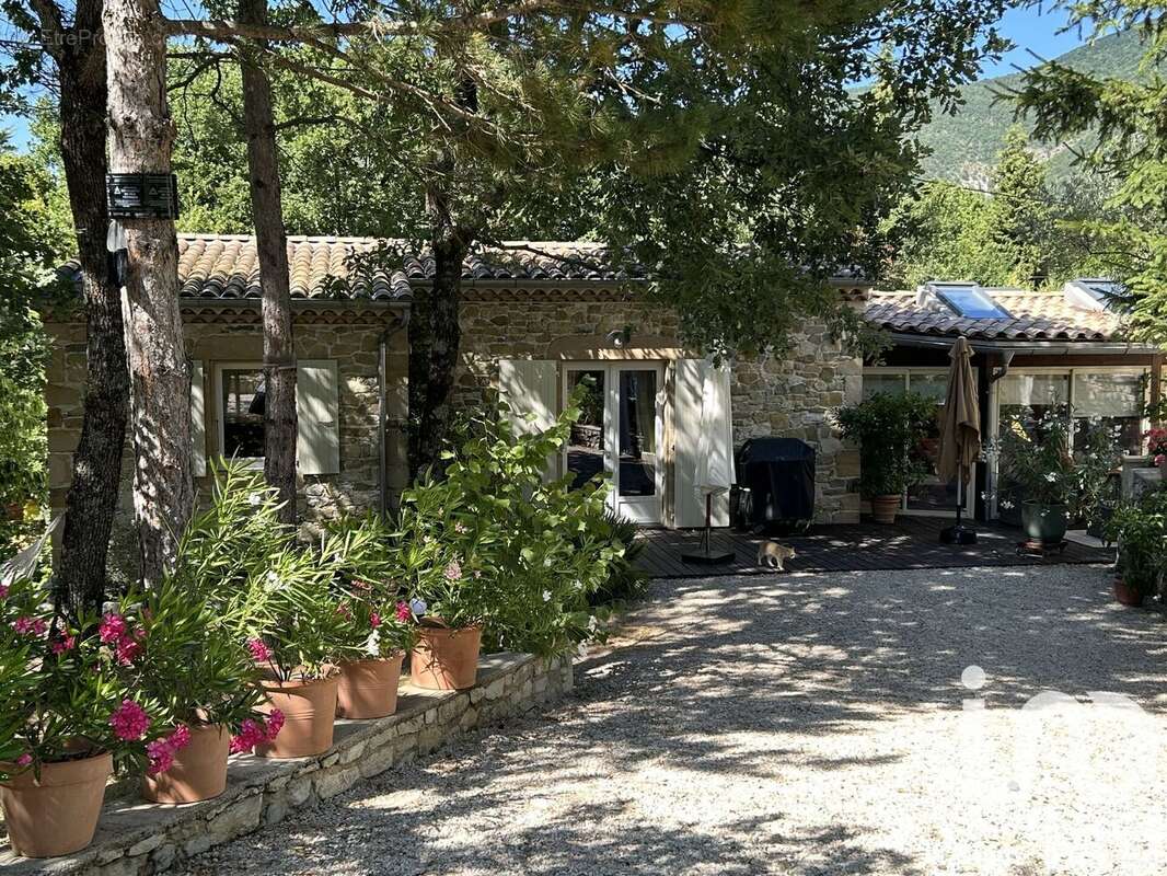 Photo 2 - Maison à MONTJOUX