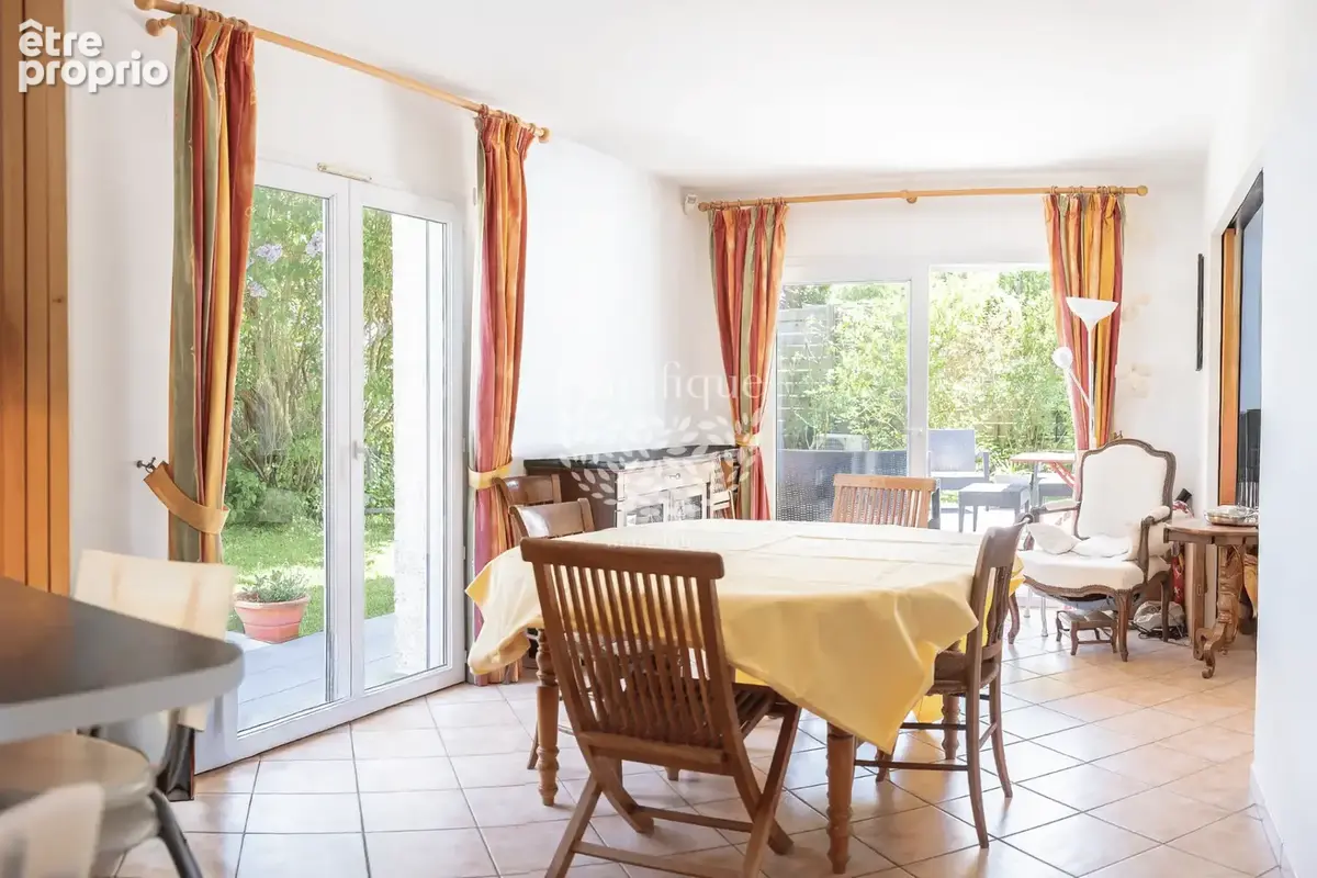 Une villa familiale 314 m2 utiles, 5 chambres, où il fait bon vivre, au fil des saisons. - photo 8
