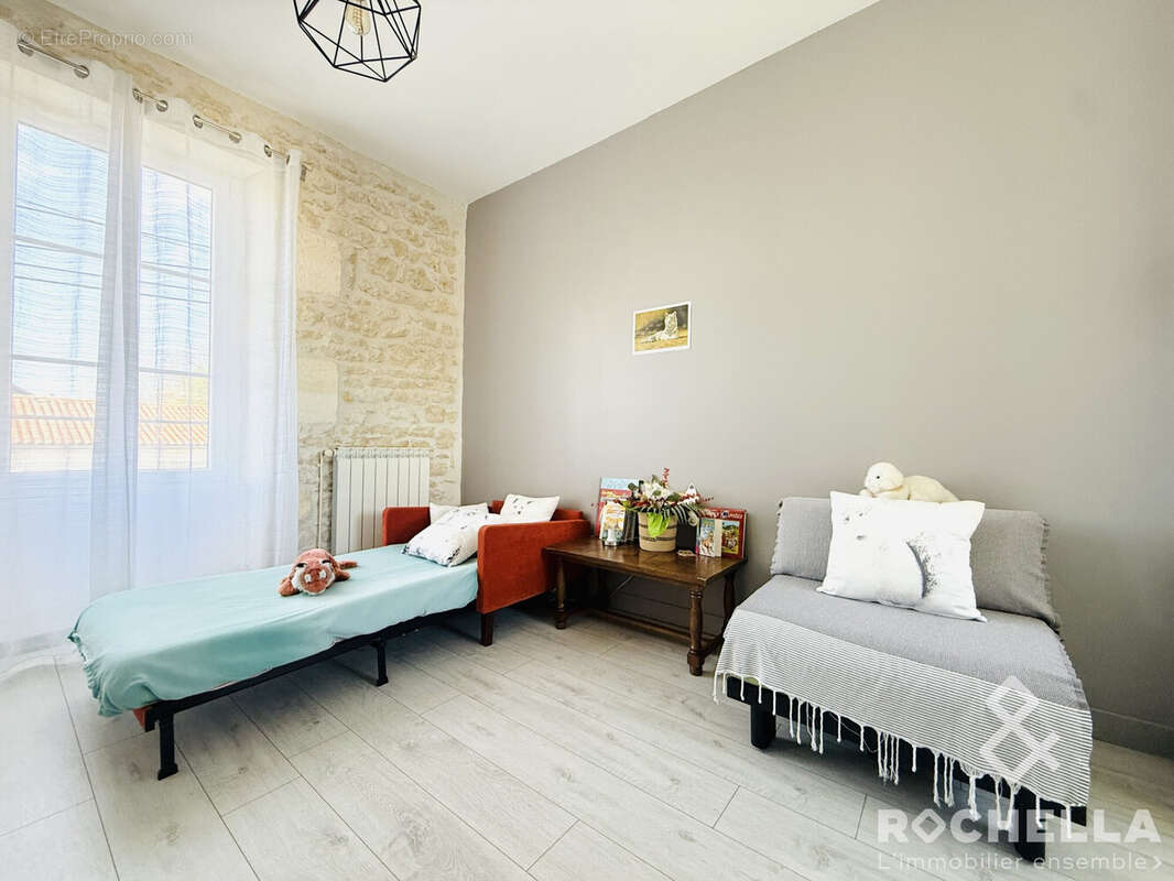 Maison à SAINT-JEAN-D'ANGELY