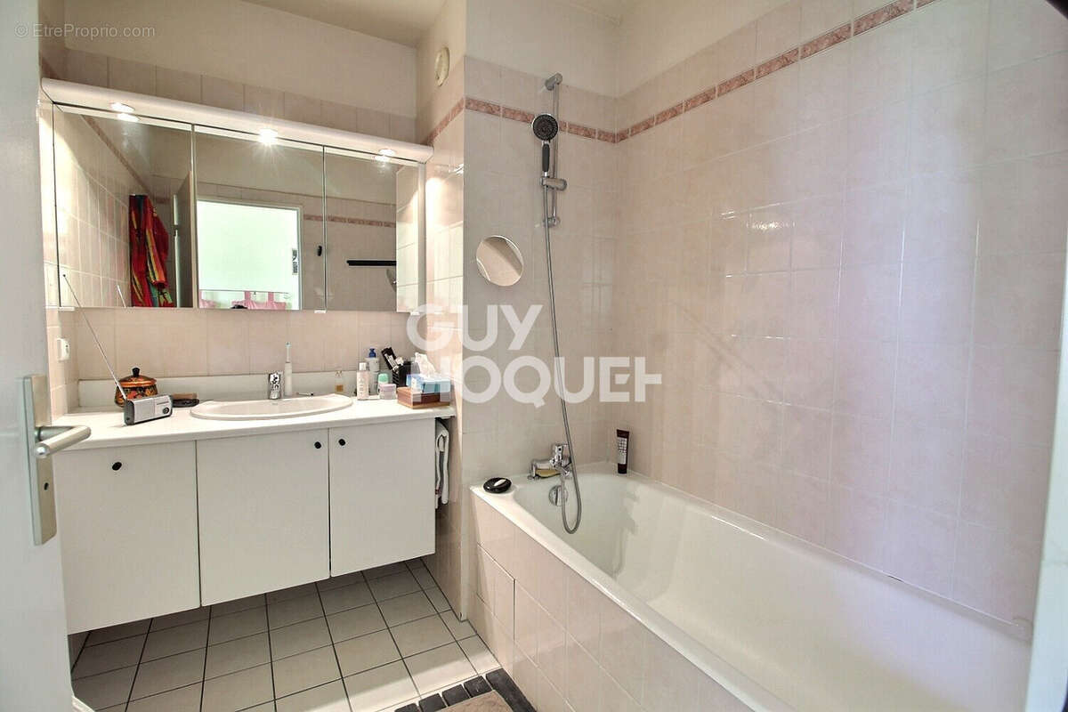 Chaville rive droite, un appartement 5  pièces  de 127 m² - photo 3