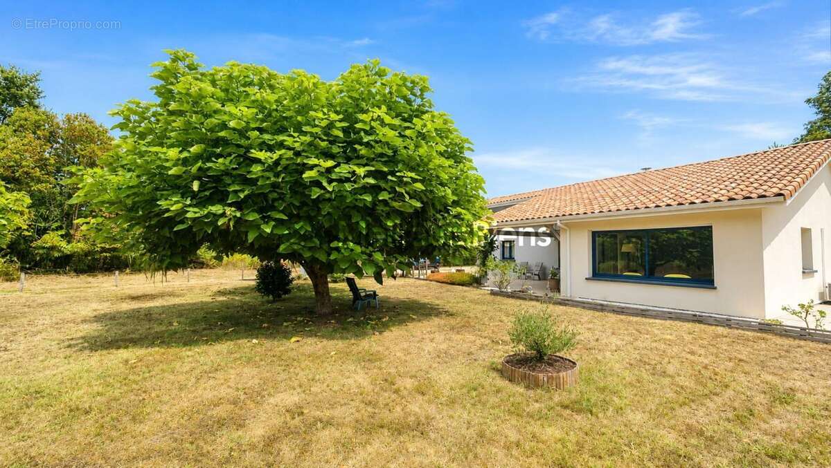 Maison 120 m² 3 chambres, sur un terrain de 1460 m², garage - photo 8