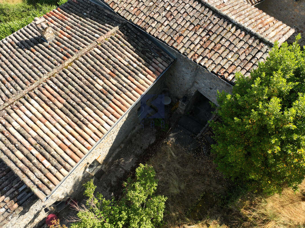 Maison à SAINT-SAUVEUR-DE-MONTAGUT