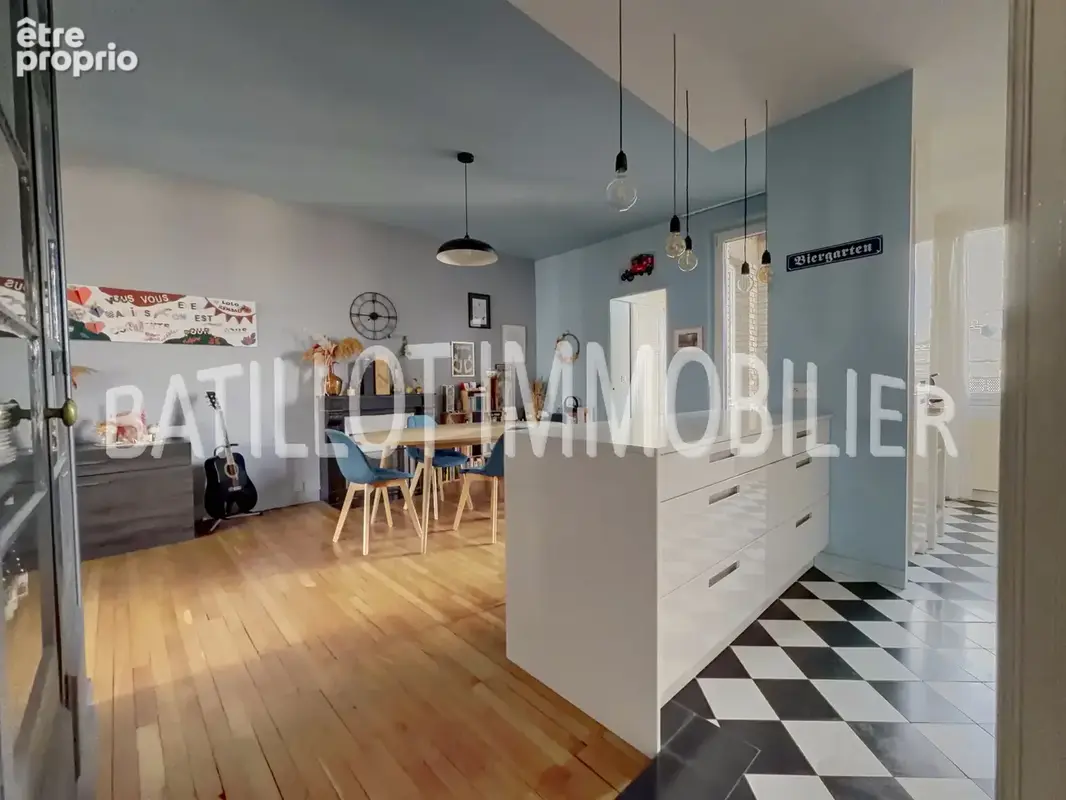 Reims, secteur St Thomas, bel appartement ancien, 2 chambres et très belle pièce de vie. - photo 1