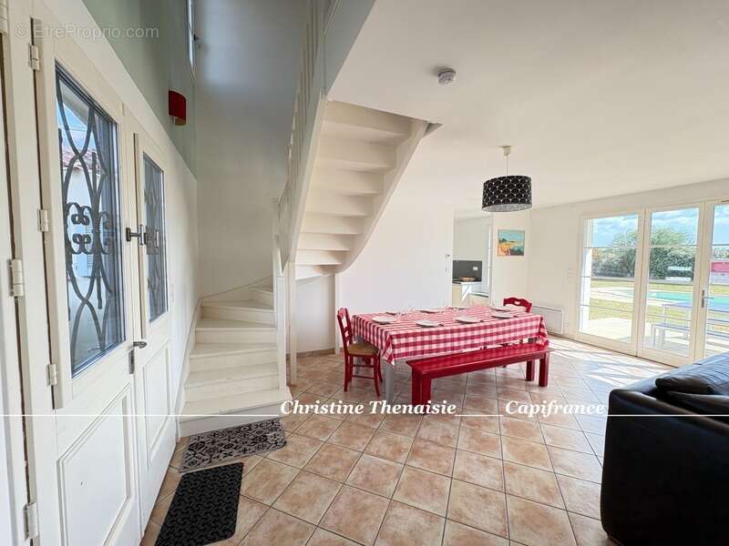 VILLA D'EXCEPTION Pièces spacieuses, 4 chambres, 3 salles de bains, 3 wc, Piscine privée  COEX (85) - photo 6