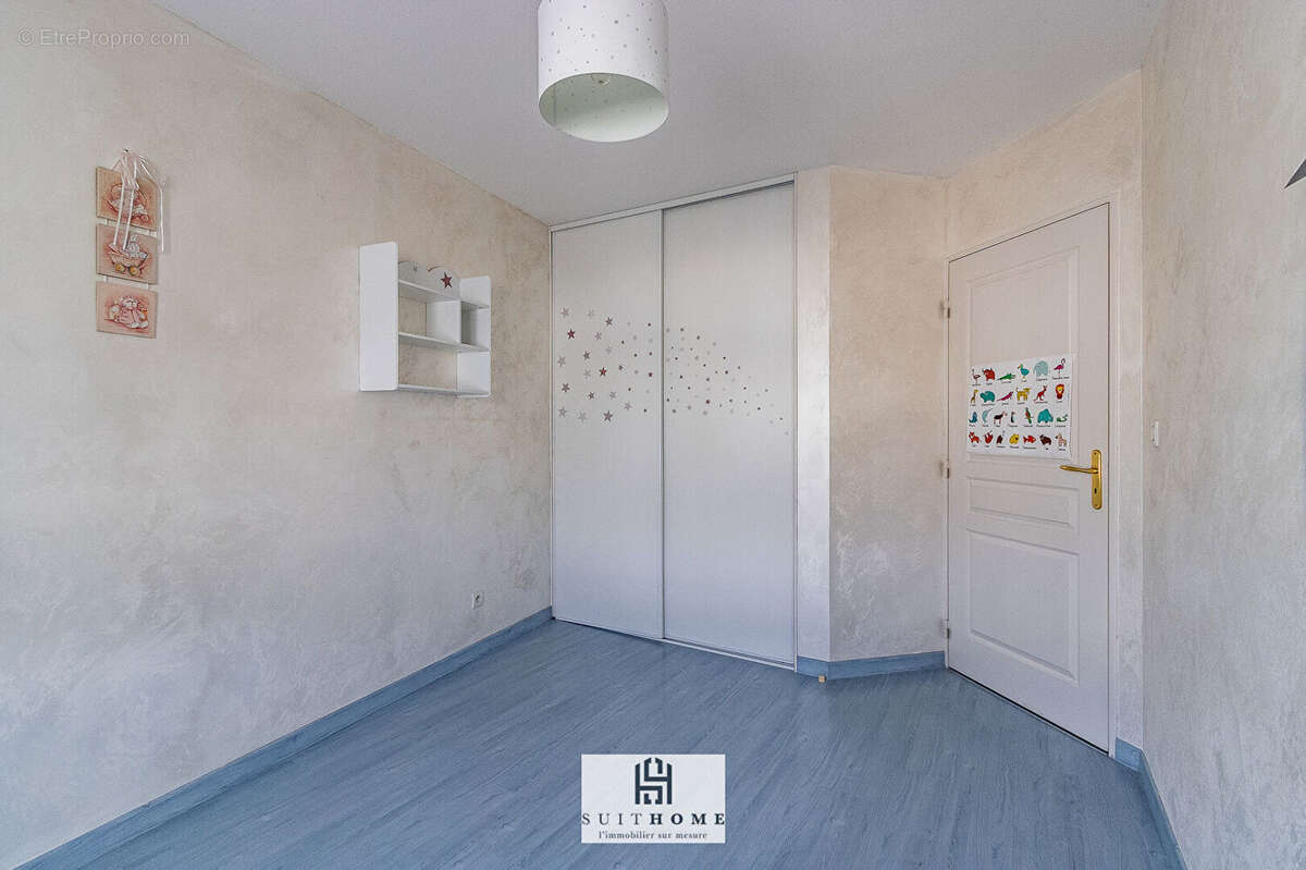 Appartement à GREZIEU-LA-VARENNE