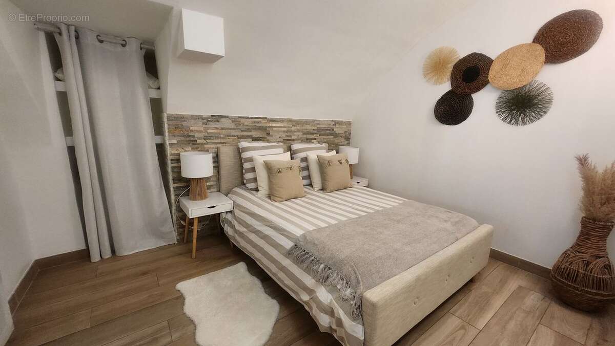 LA CIOTAT APPARTEMENT T2 ENTIERREMENT RENOVE - parfait état - - Appartement à LA CIOTAT