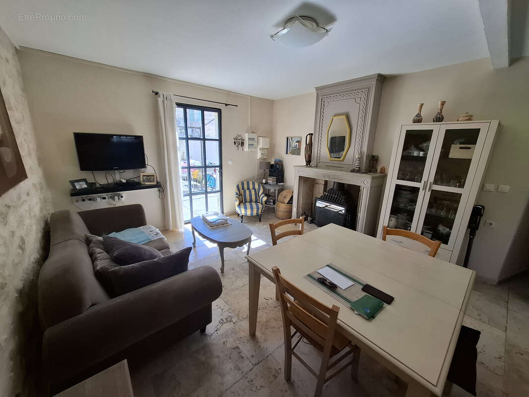 Maison à FONTVIEILLE