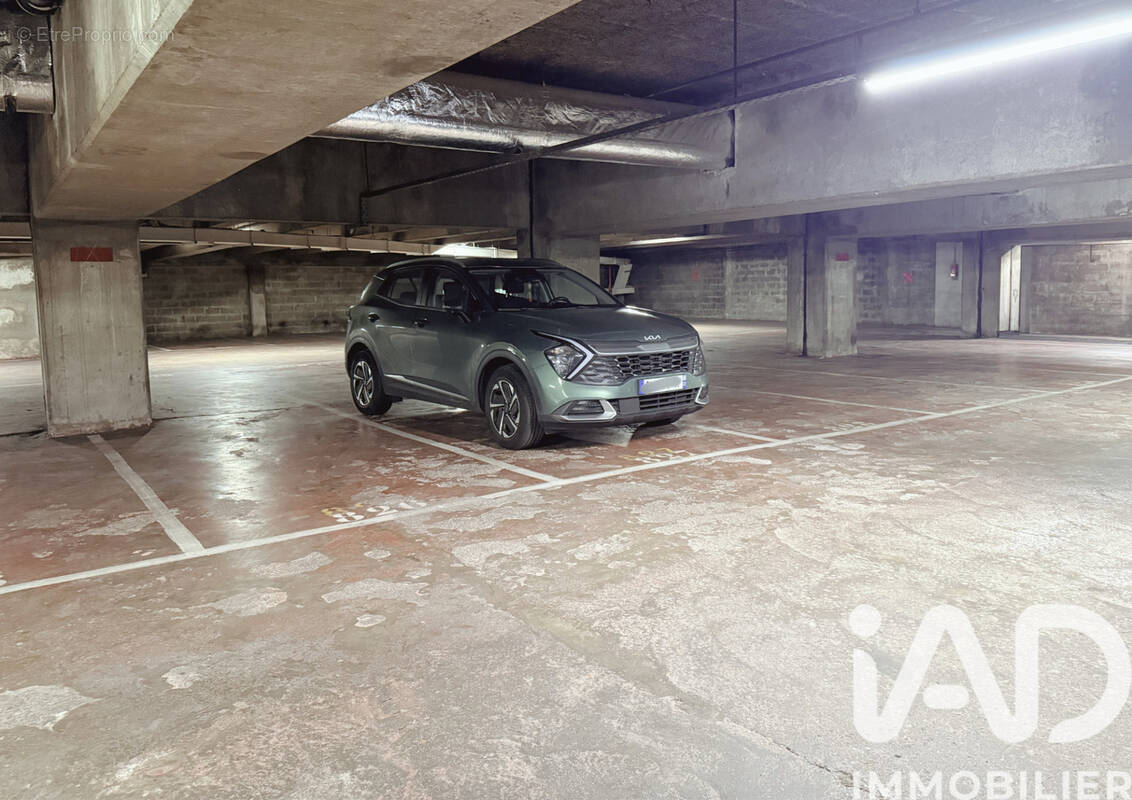 Photo 1 - Parking à PARIS-13E