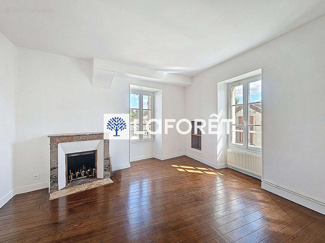 L'alternative idéale à un appartement : une maison de charme au coeur de Crespières. - photo 5