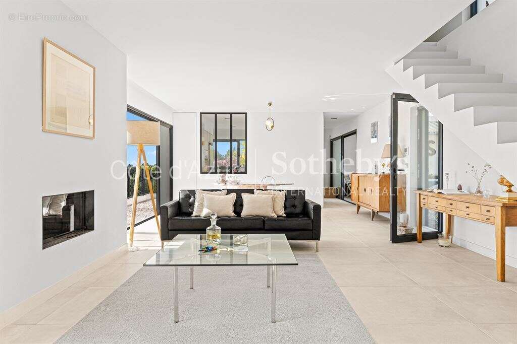 Villa d'architecte contemporaine à vendre à Vence avec piscine et appartement indépendant - photo 6