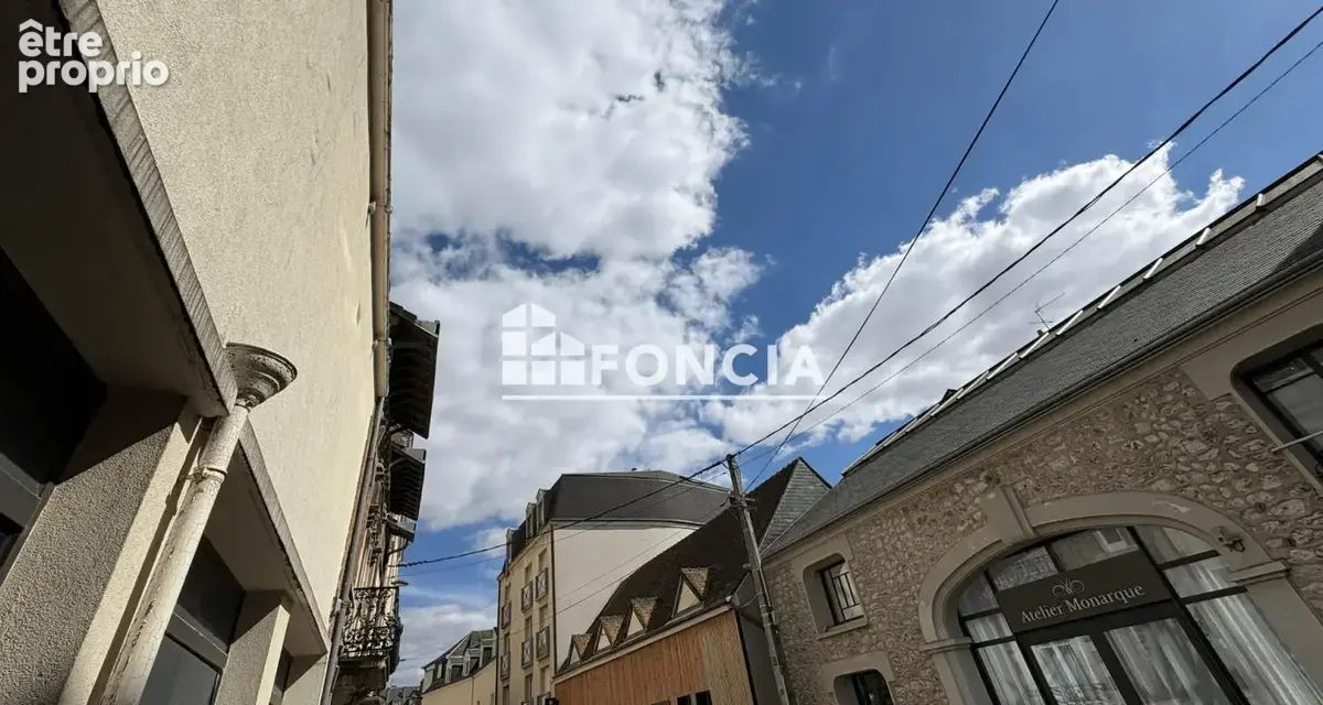 Immeuble avec locaux commerciaux et appartements - photo 2
