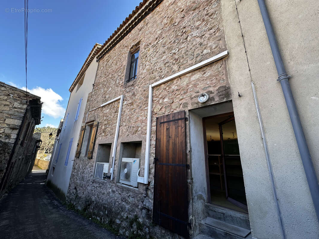 Commerce à LAGRASSE