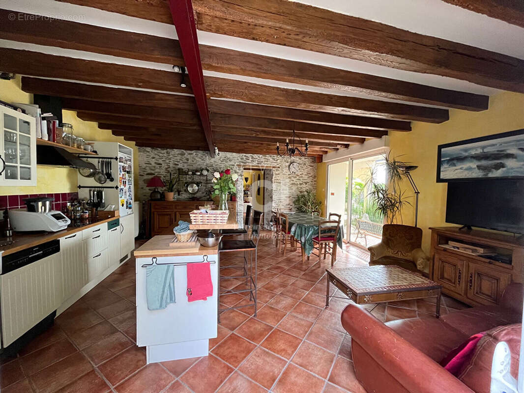 Maison à SAINT-JULIEN-DE-CONCELLES