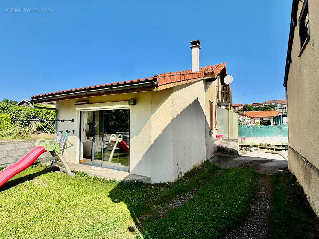 AUBIÈRE / Opportunité maison à vendre au calme avec jardin et 2 chambres ! - photo 2