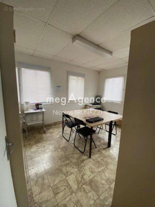 Commerce à VIMOUTIERS