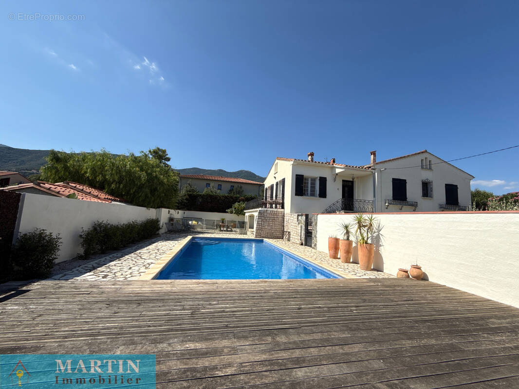 Maison à VILLELONGUE-DELS-MONTS