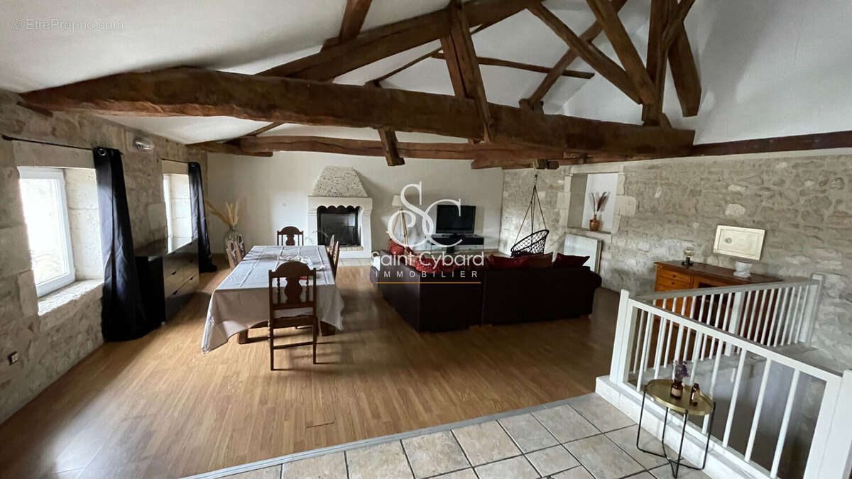 Appartement à CHAMPNIERS