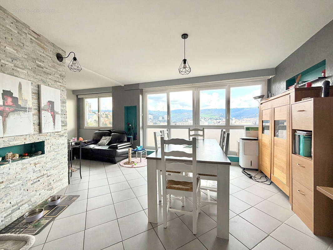 Appartement à SAINT-ETIENNE