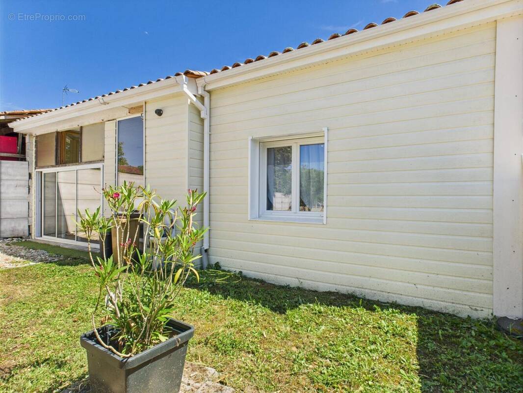 Photo 1 - Maison à MONTLIEU-LA-GARDE