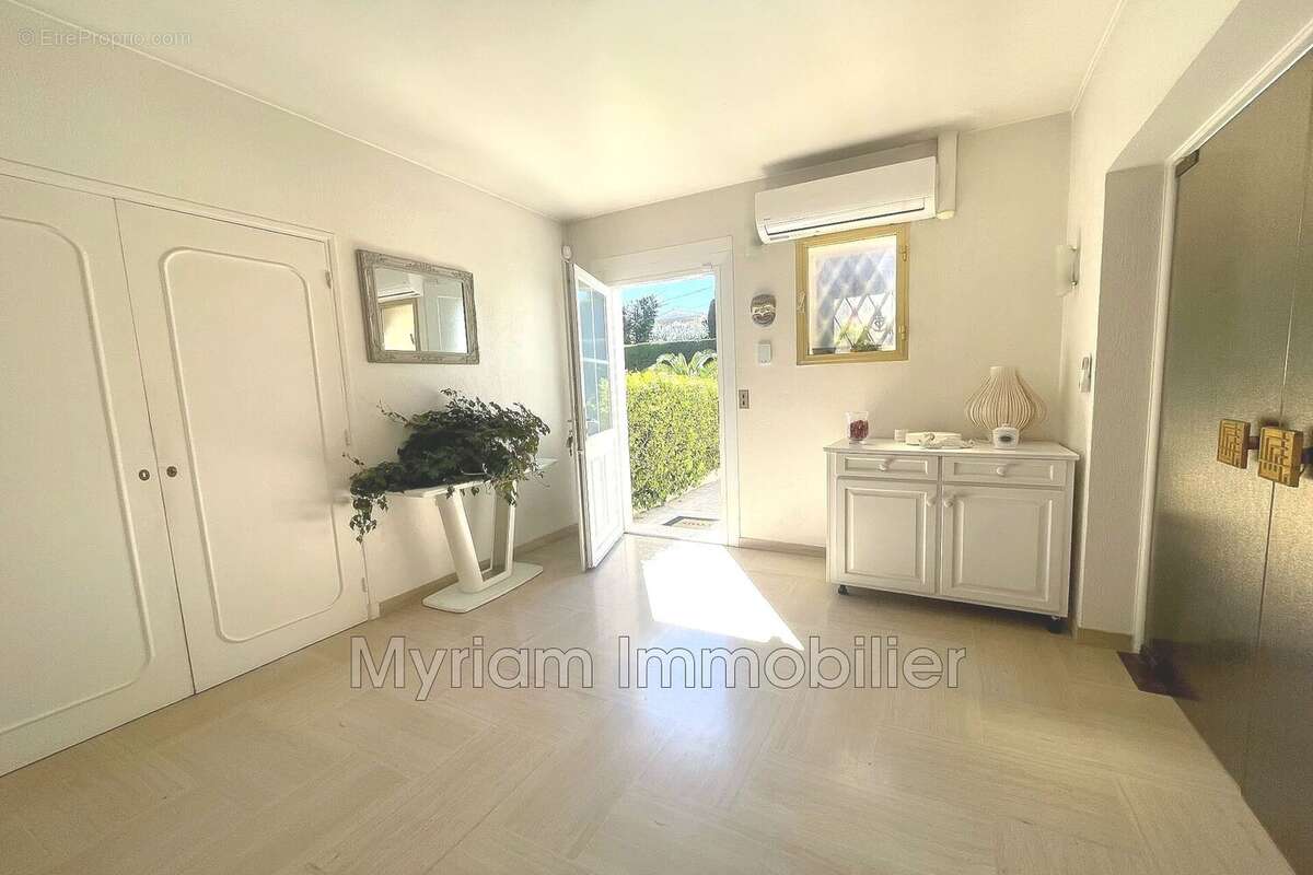 Maison 255 m² à Peymeinade  - photo 5