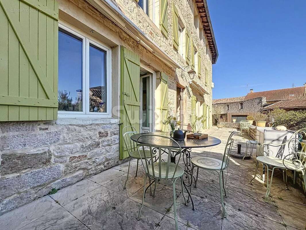 Maison à MONTBELLET