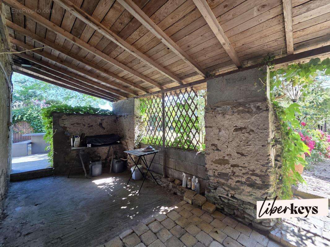 Maison à LA CHAPELLE-BASSE-MER