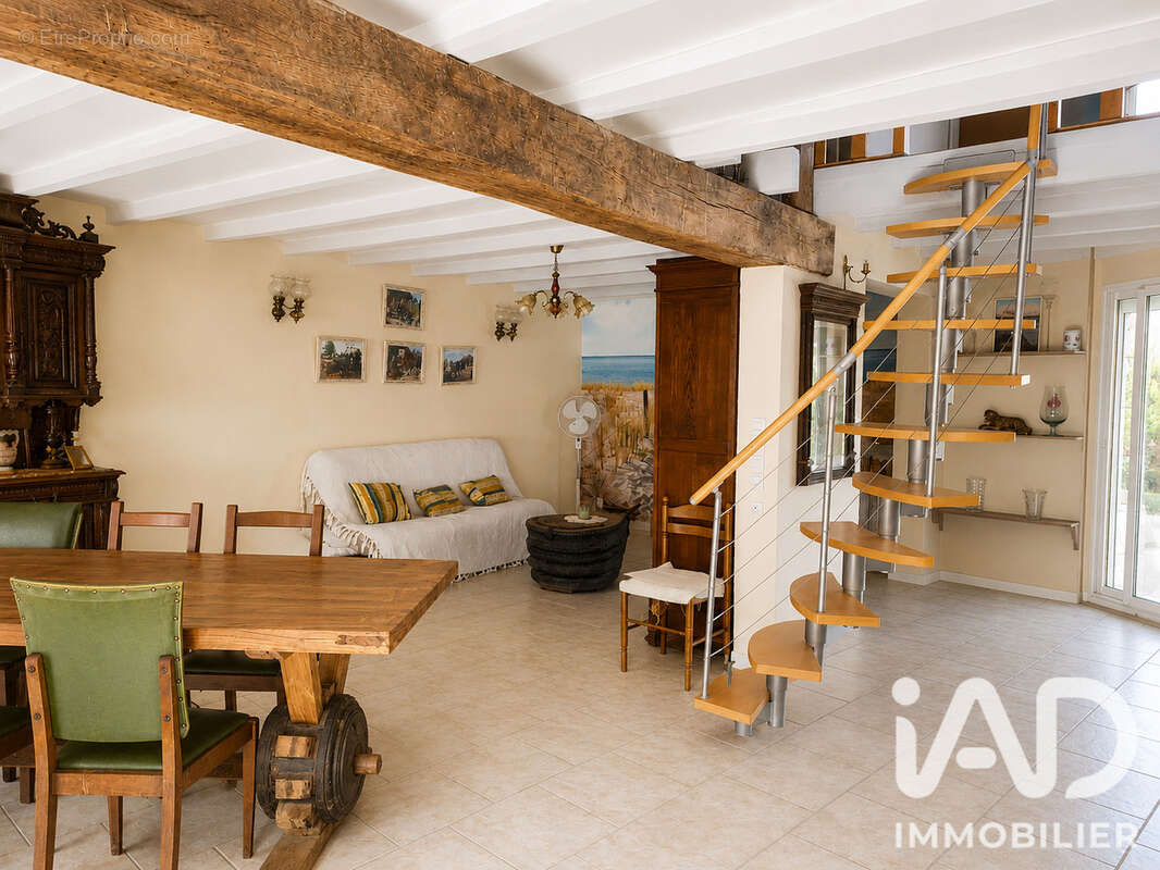 Maison 165 m² à Alloue  - photo 2
