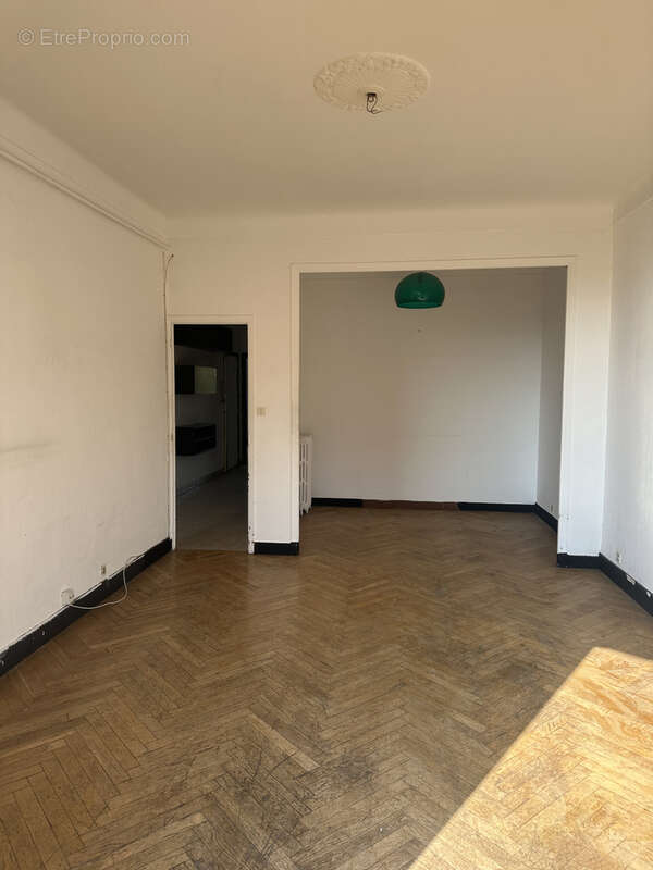 Appartement à MARSEILLE-4E