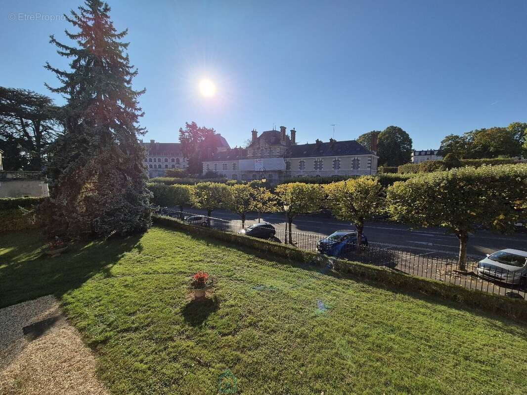 Centre-ville de Blois : appartement 80 m² + place de parking + cave - photo 2