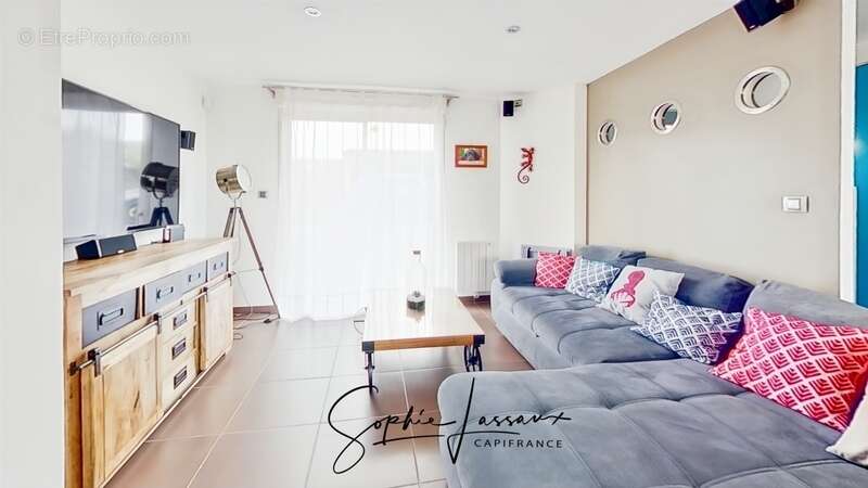 Maison récente de plain-pied à vendre en exclusivité à Authevernes – 152,35 m² – 5 pièces – 3 chambres – Double garage – Pièce c - photo 4