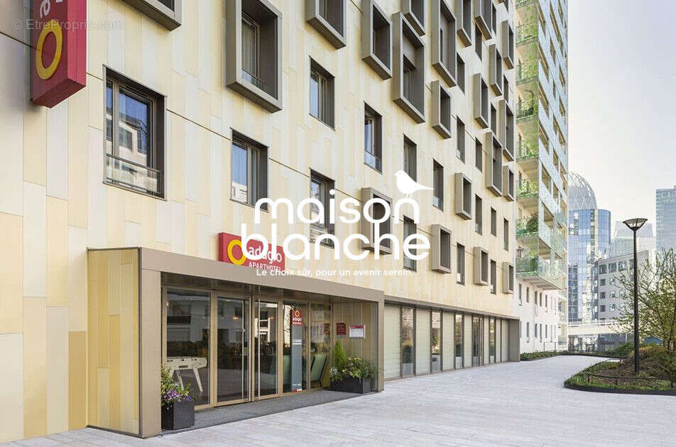 Appartement à COURBEVOIE