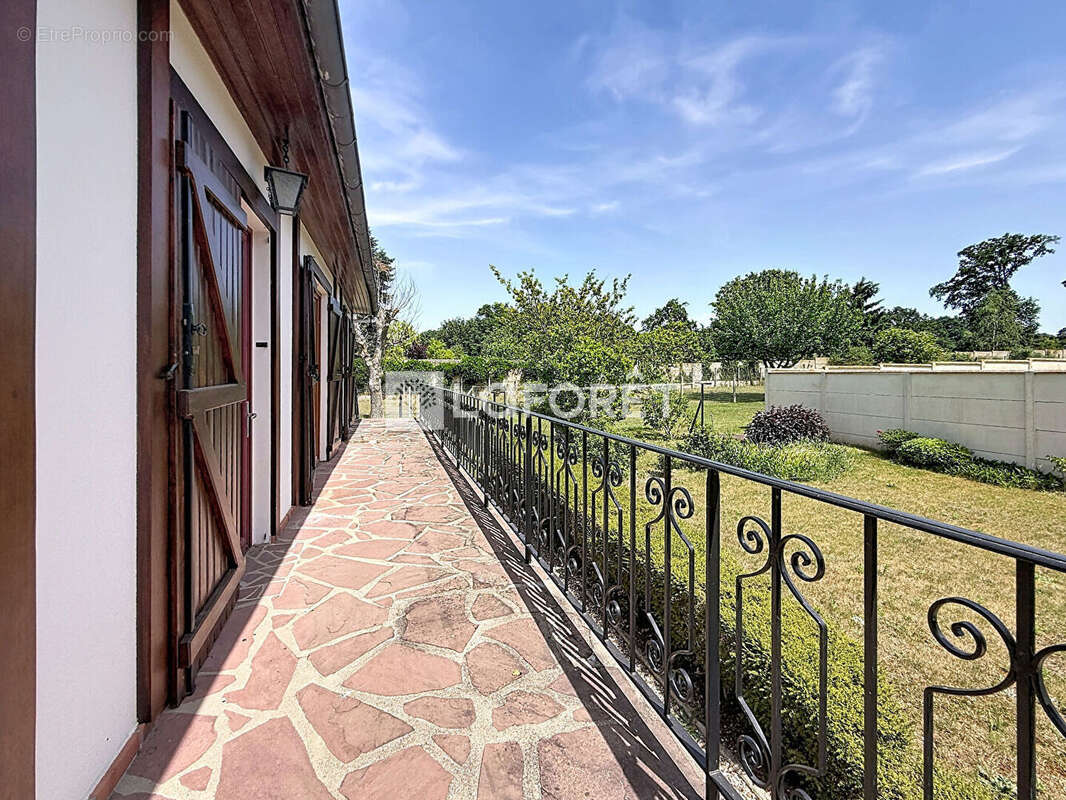 Maison Les Trois Lacs 5800m² terrain - photo 2