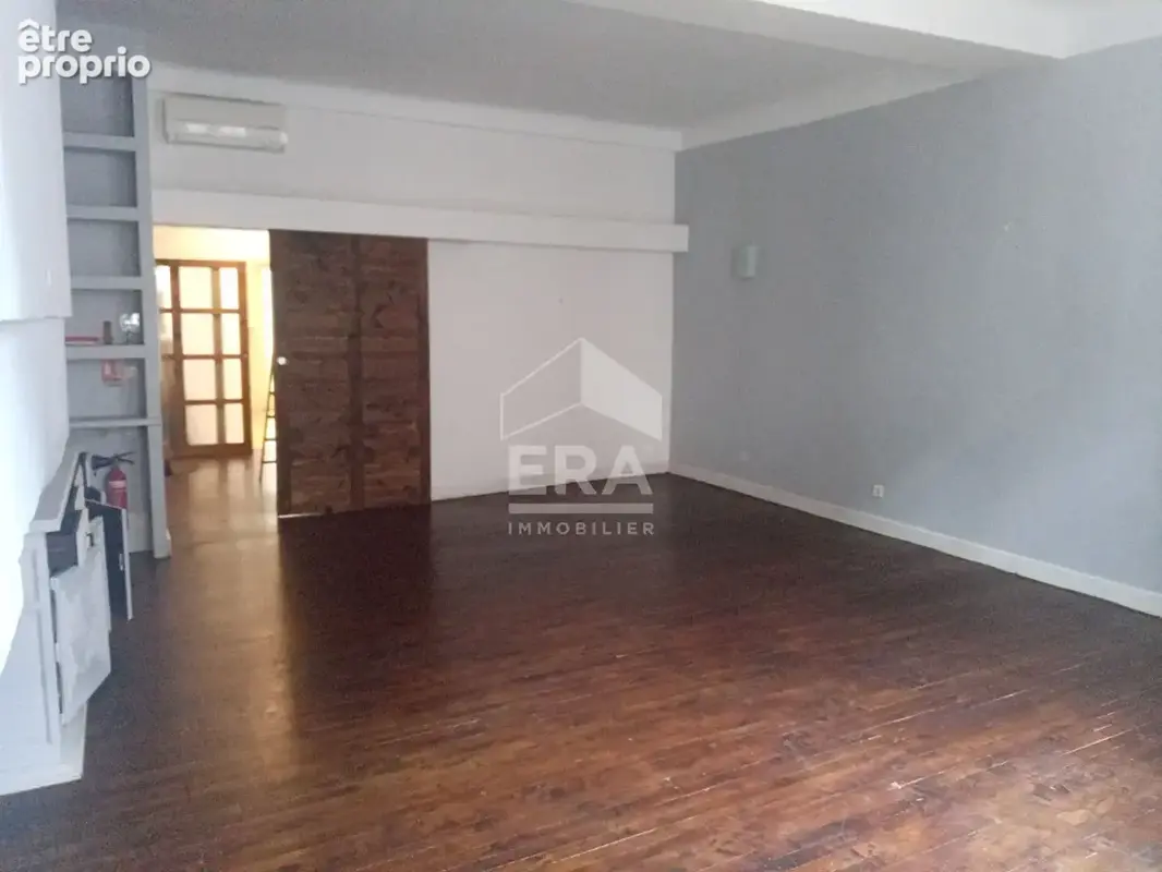 Saint Jean Pied de Port - Ensemble immobilier comprenant une maison et une boutique libre de toute occupation. - photo 3