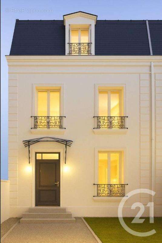 Terrain à FONTENAY-SOUS-BOIS