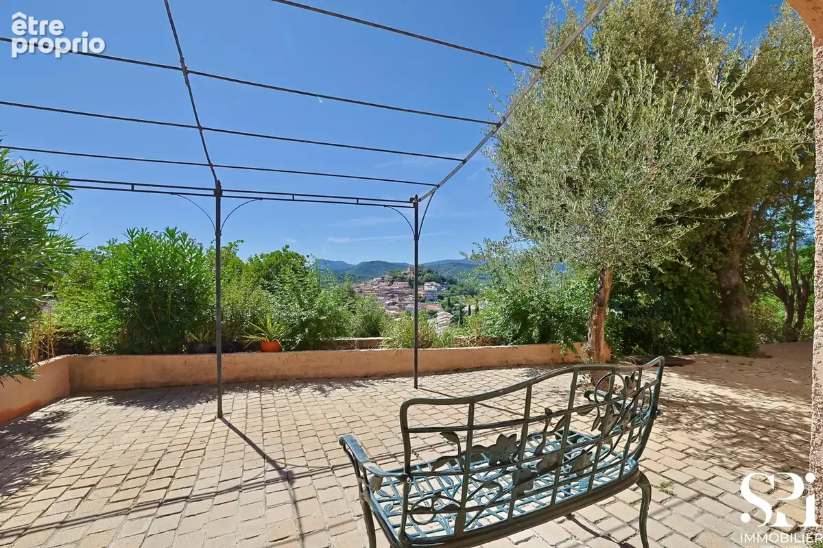 Vente maison Pierrefeu-du-Var (83)   Maison 195m2 au sol divisée 2 appartements   Terrain 1 740 m2 - photo 6