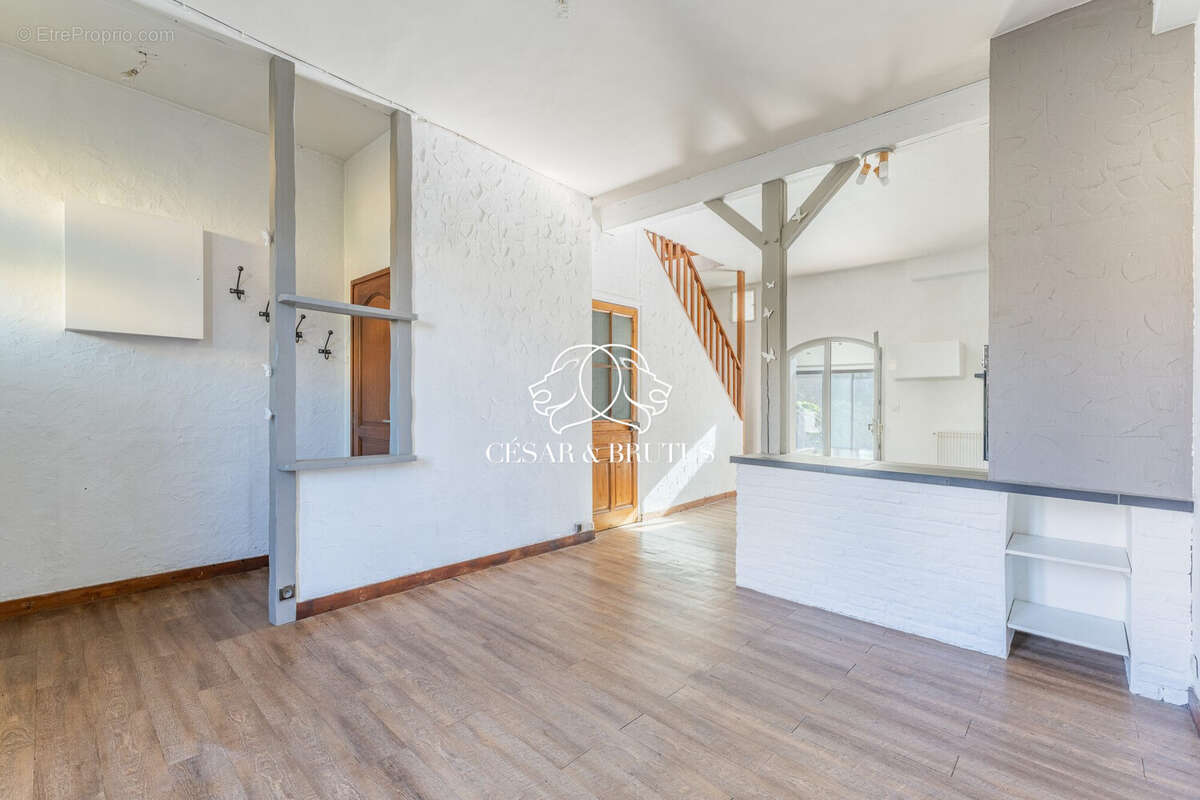 RDC - Maison à VILLEURBANNE