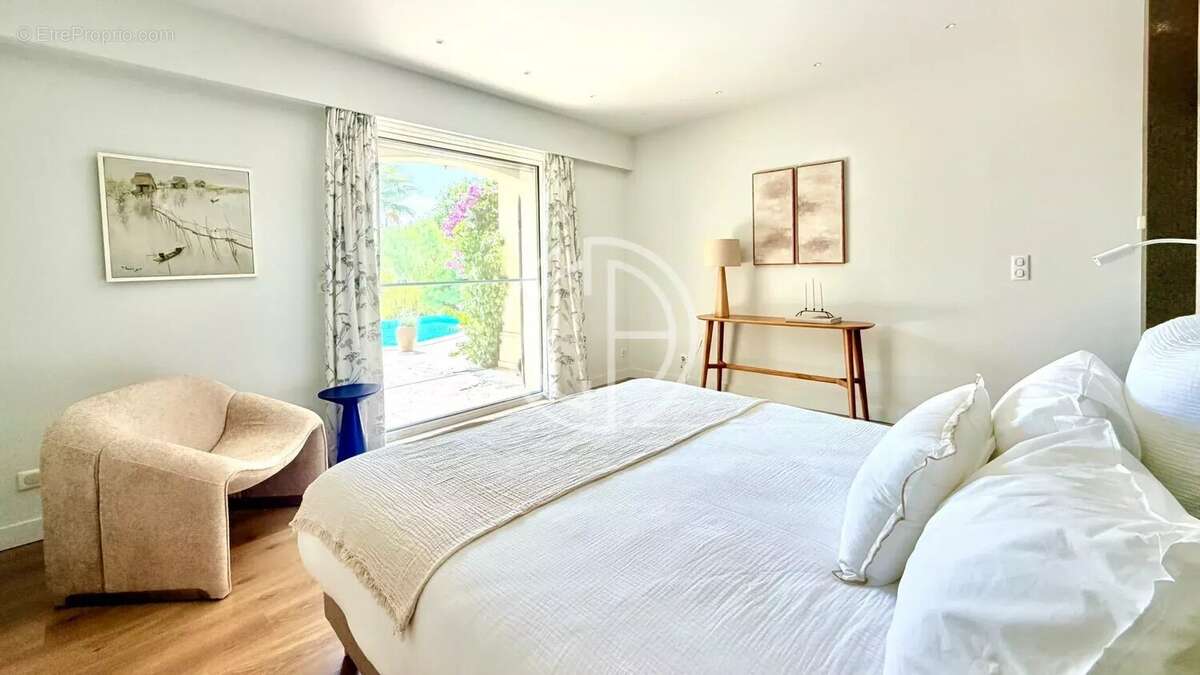 VILLA - MOUGINS - Secteur Prestigieux - photo 8