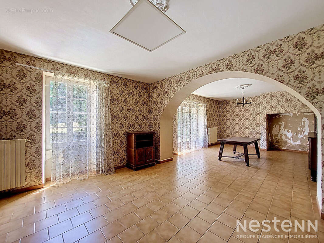 A Vendre Bâtisse en pierre de 255 m² avec dépendance attenante sur terrain de plus de 3 200 m² - photo 2