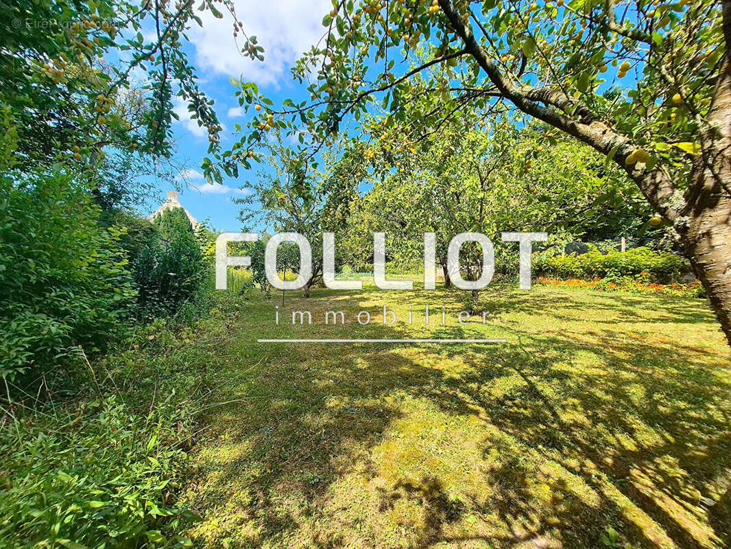 Maison à SAINTE-CROIX-GRAND-TONNE