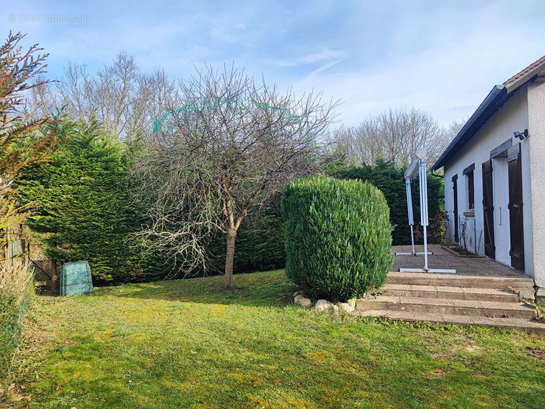 Maison à SAINT-JEAN-DE-BRAYE