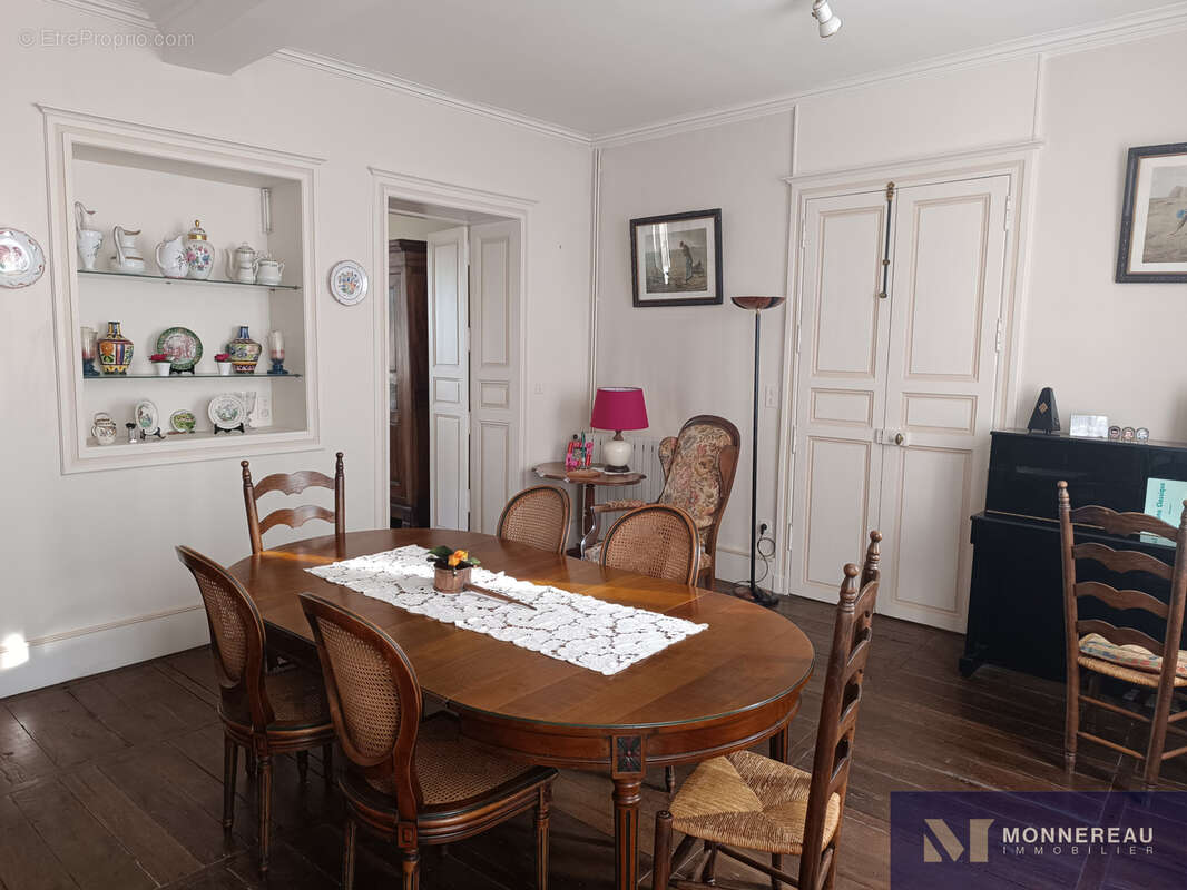 Maison à BARBEZIEUX-SAINT-HILAIRE