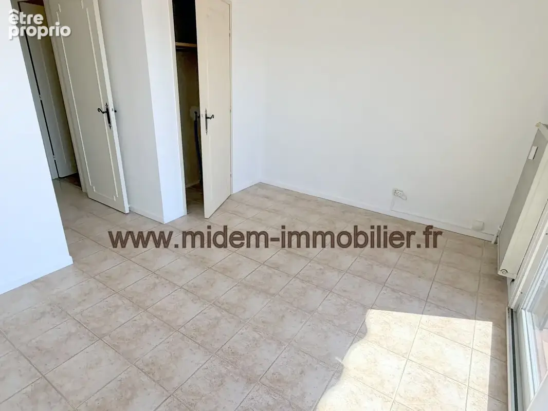 Nice Ouest, 3 P de 64 m2 + terrasse 12 m2 dernier étage vue mer 180o à 204000 euros - photo 12
