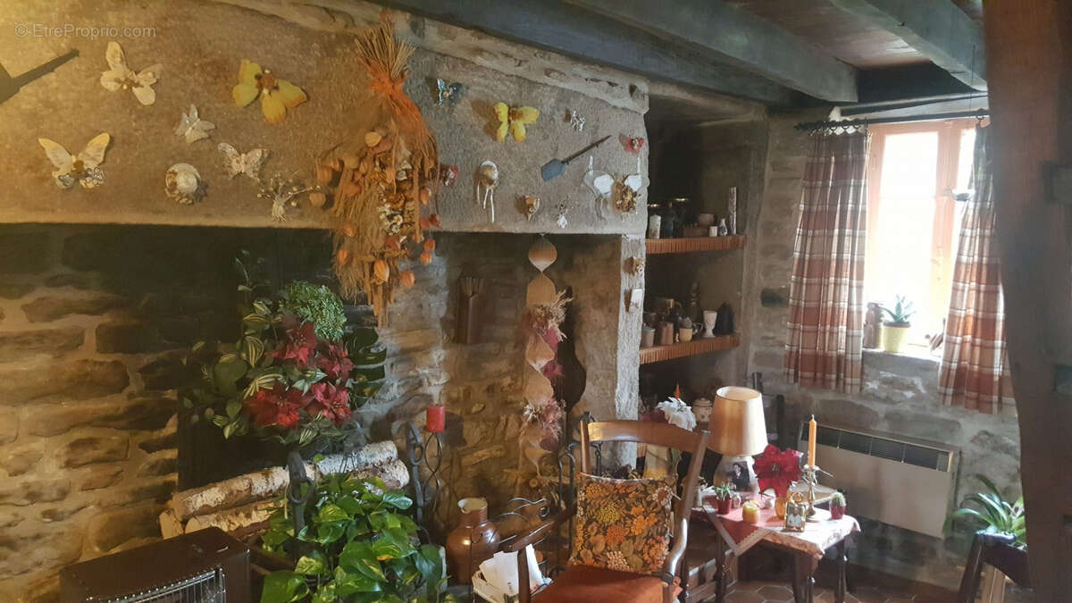 Maison à ROYERE-DE-VASSIVIERE