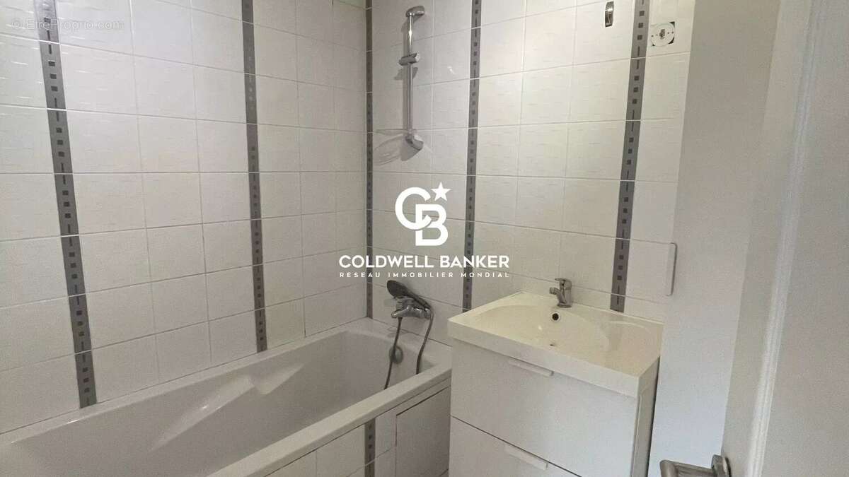 Maison individuelle avec deux appartements indépendants, piscine et jardin - photo 7
