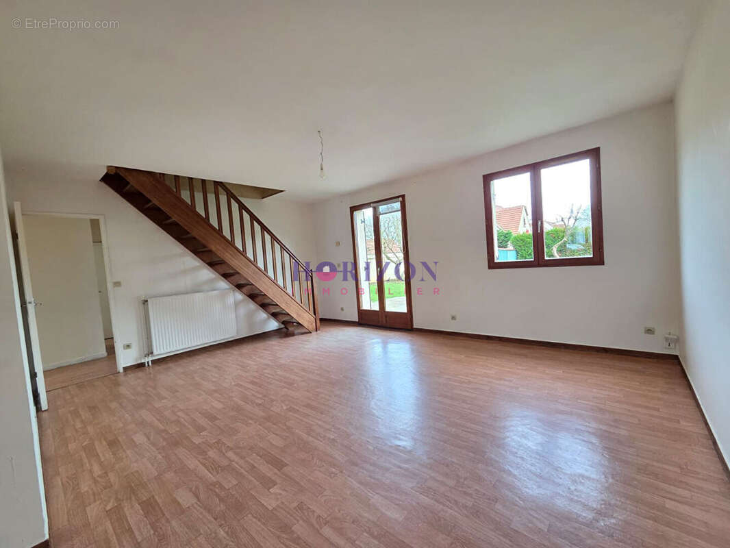 Maison à LA CHAPELLE-EN-SERVAL