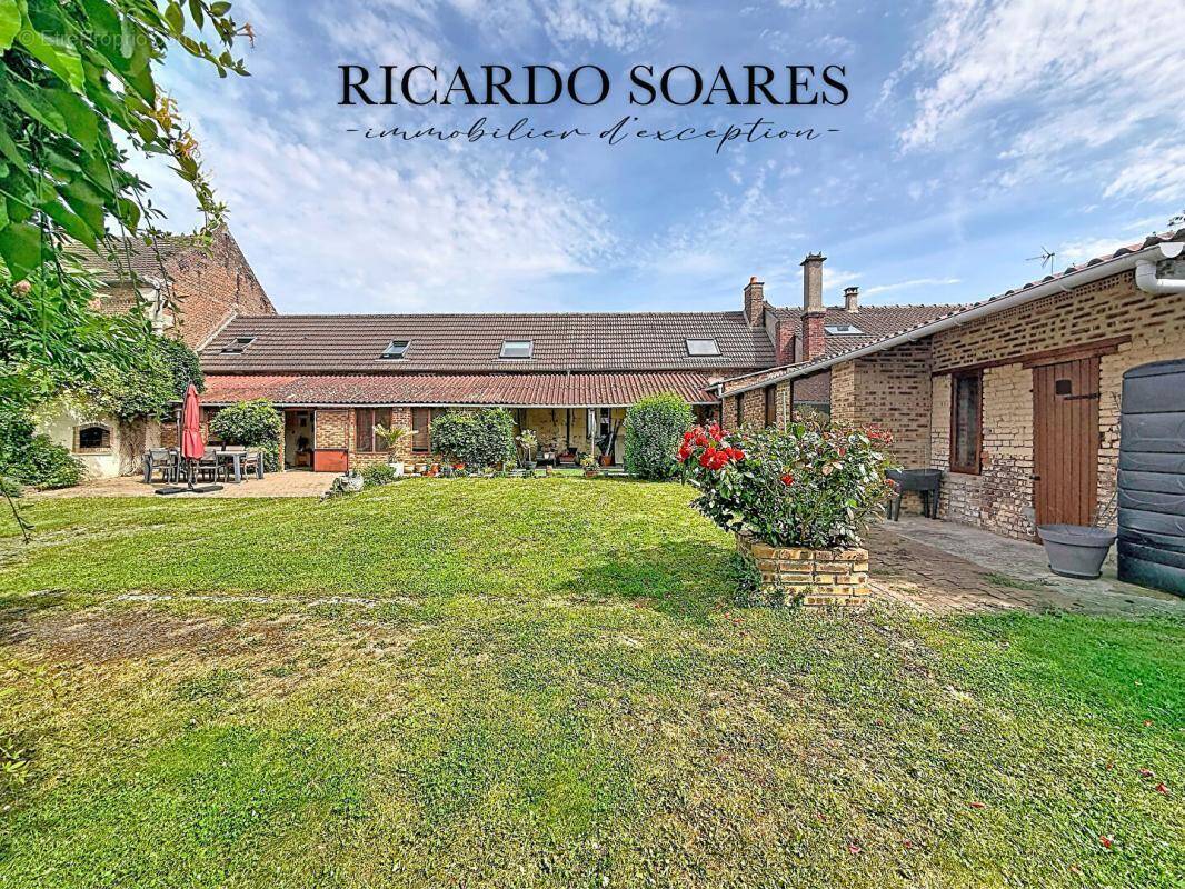 Maison à CHEVRIERES
